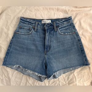 Abercrombie & Fitch 90s cutoff short